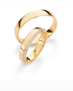 Klassische Trauringe Gelbgold mit Brillantkranz rundum